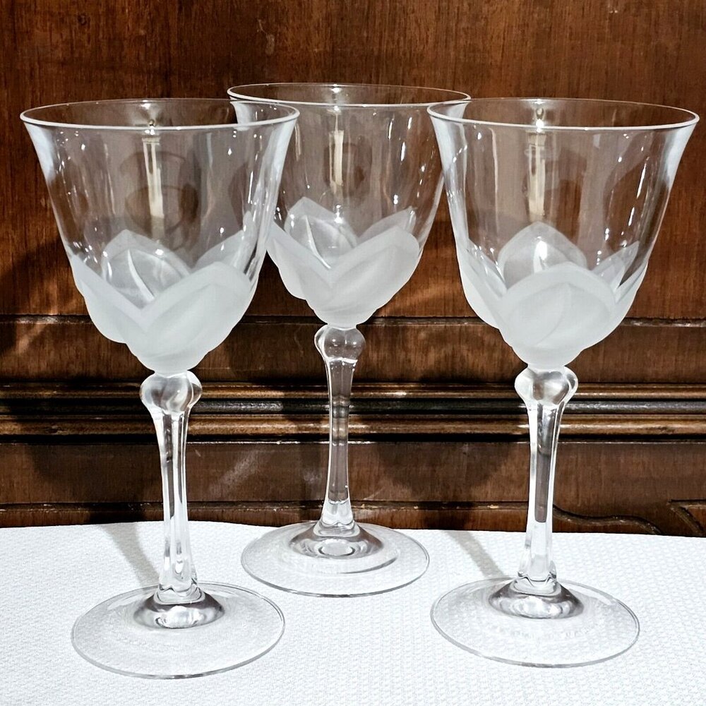 3 Cristal D'Arques Florence Wine Glasses 6.5" crystal frosted 3D petals romantic - Picture 2 of 7